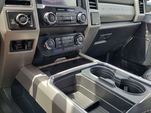 Used 2019 Ford F250 Lariat w/ Lariat Ultimate Package AWD/4WD image 26
