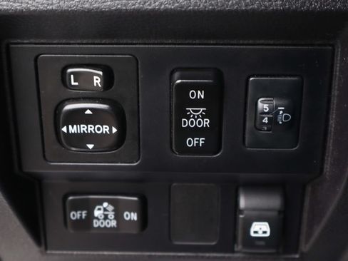 Used 2016 Toyota Tundra SR5 w/ SR5 Upgrade Package AWD/4WD image 23