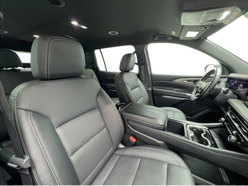 Used 2025 Chevrolet Traverse LT AWD/4WD image 32