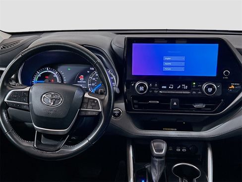 Used 2023 Toyota Highlander XLE image 20