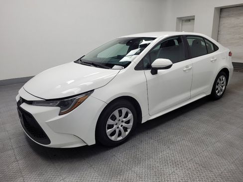 Used 2022 Toyota Corolla LE image 2