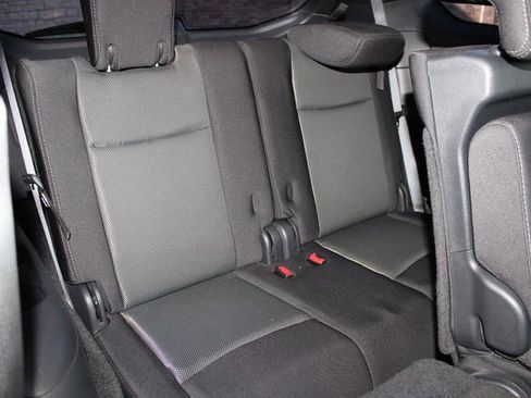 Used 2019 Nissan Pathfinder S image 18