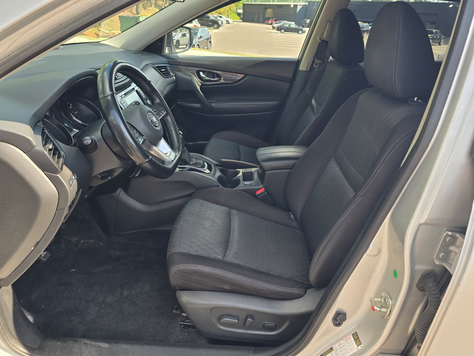Used 2020 Nissan Rogue SV AWD/4WD image 12