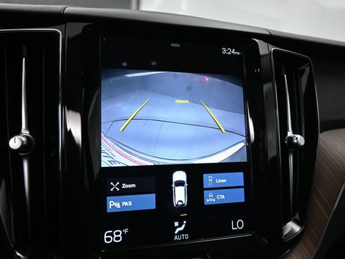 Used 2021 Volvo XC60 T5 Momentum w/ Premium Package image 13