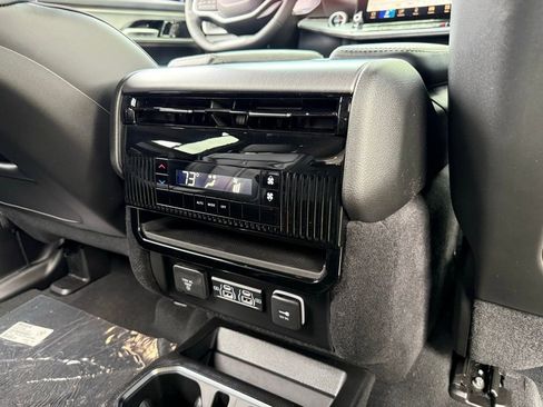 New 2026 Jeep Grand Wagoneer image 39