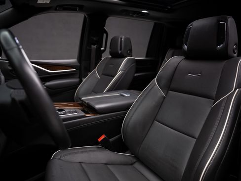 Used 2023 Cadillac Escalade ESV Premium Luxury w/ LPO, Floor Liner Package AWD/4WD image 62