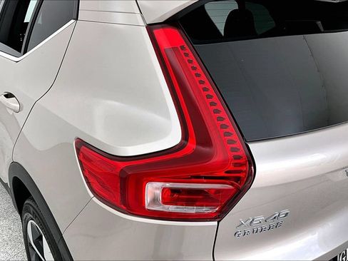 Used 2023 Volvo XC40 B5 Plus w/ Protection Package Premier AWD/4WD image 40