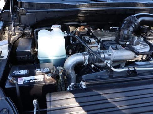 Used 2017 Nissan Titan SV image 38