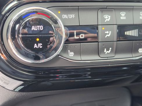 New 2026 Chevrolet Trax LT w/ Sunroof Package FWD image 27