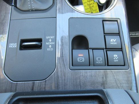 Used 2023 Toyota Highlander Limited FWD image 29