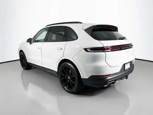 Certified 2025 Porsche Cayenne AWD/4WD image 3