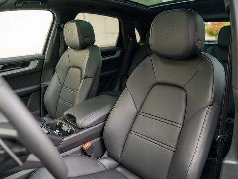 Certified 2026 Porsche Cayenne AWD/4WD image 5