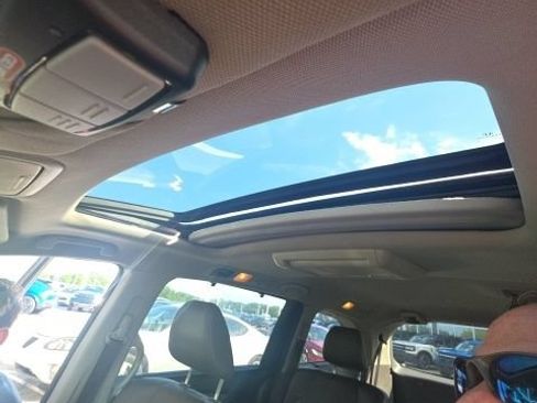 Used 2012 Honda Odyssey Touring image 17