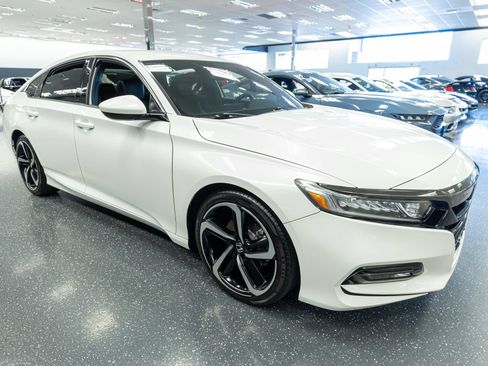Used 2018 Honda Accord Sport image 4
