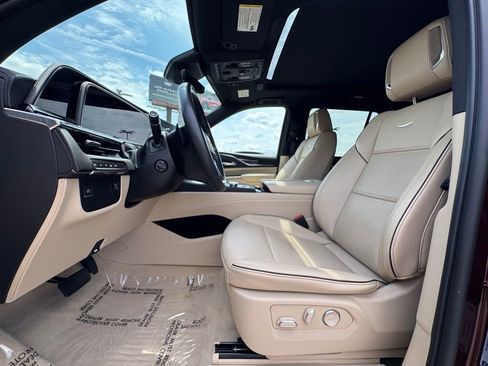 Certified 2023 Cadillac Escalade Premium Luxury w/ LPO, Floor Liner Package AWD/4WD image 25