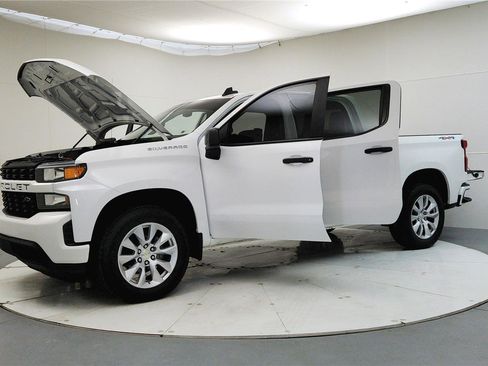 Used 2020 Chevrolet Silverado 1500 Custom w/ Custom Value Package image 10