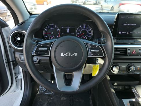 Used 2023 Kia Forte LXS w/ LXS Technology Package image 18