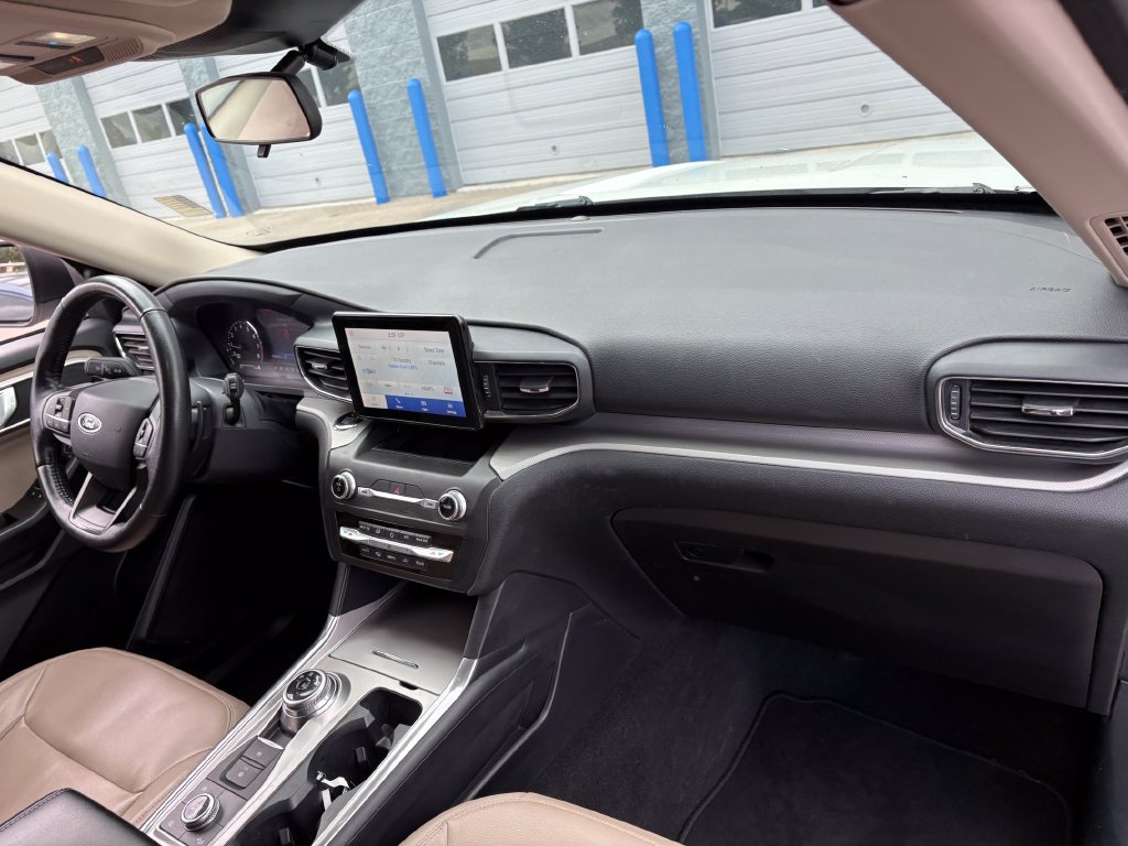 Used 2020 Ford Explorer XLT w/ Equipment Group 202A AWD/4WD image 33