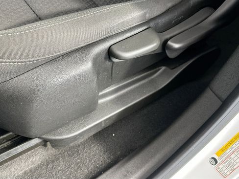 Used 2023 Chevrolet Bolt EUV LT FWD image 18