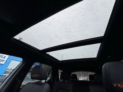 Used 2025 Honda Pilot TrailSport image 18