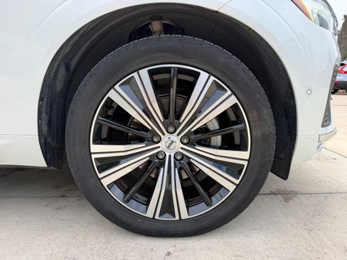 Certified 2023 Volvo XC60 B5 Plus AWD/4WD image 9