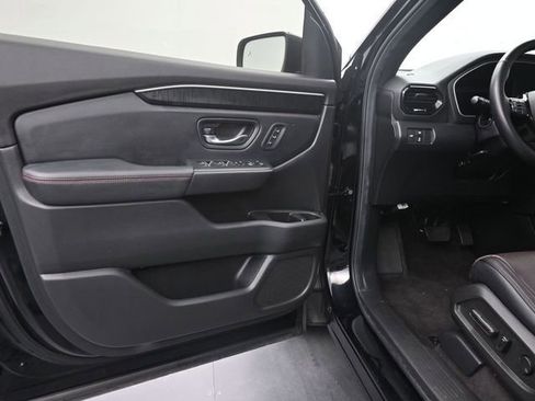 Used 2025 Honda Pilot Black Edition image 17