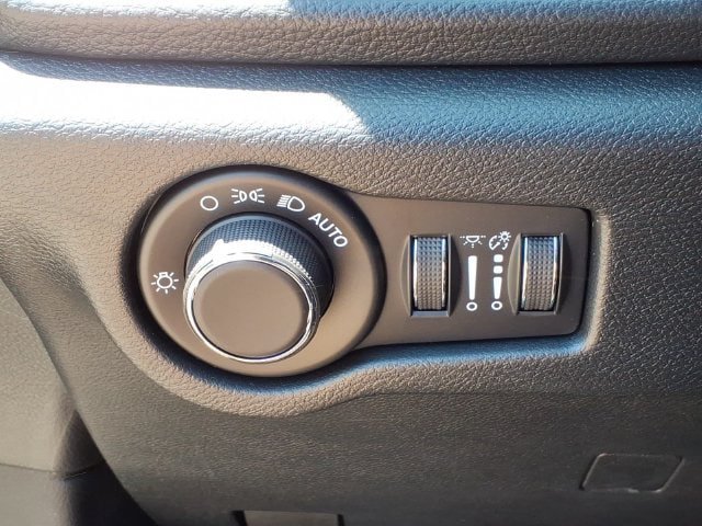 New 2027 Chrysler Pacifica Select AWD/4WD image 18