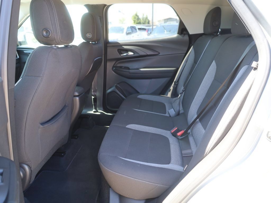 Used 2025 Chevrolet TrailBlazer LT FWD image 24