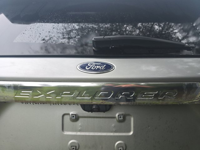 Used 2023 Ford Explorer Limited w/ Limited Technology Package RWD image 5