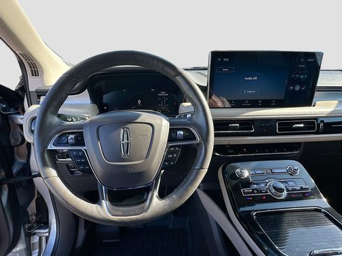 Used 2023 Lincoln Nautilus FWD image 11