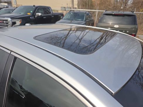 Used 2014 Toyota Camry L image 3