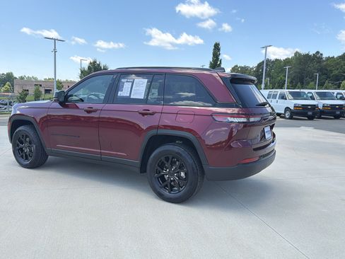 Used 2024 Jeep Grand Cherokee Altitude RWD image 24