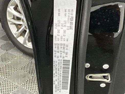 Used 2019 Jeep Cherokee Latitude w/ Popular Appearance Group image 13