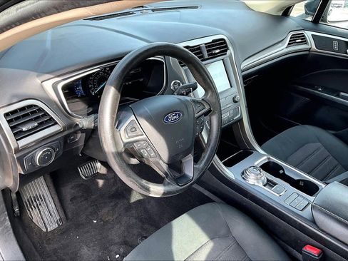 Used 2020 Ford Fusion SE image 18
