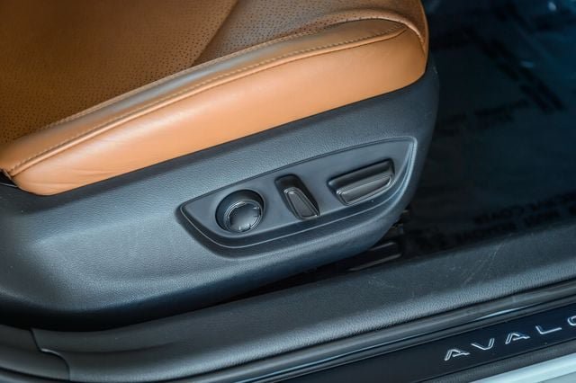 Used 2019 Toyota Avalon Limited FWD image 25