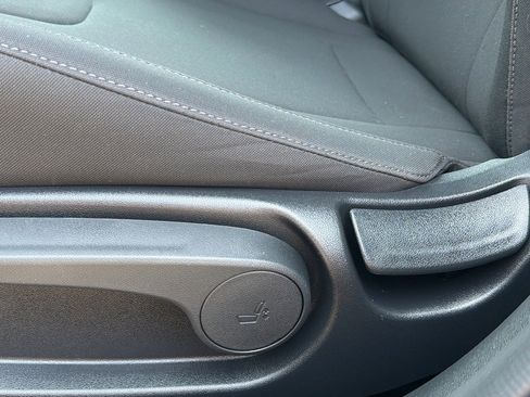 Certified 2025 Hyundai Elantra SEL FWD image 17