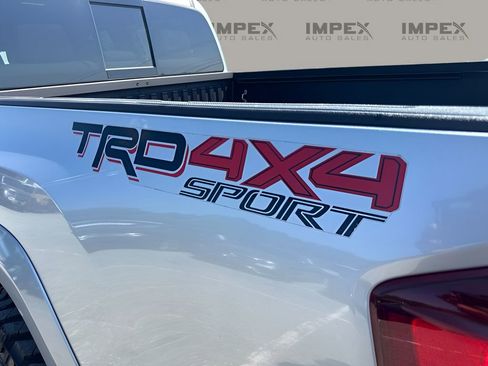 Used 2019 Toyota Tacoma TRD Sport AWD/4WD image 31