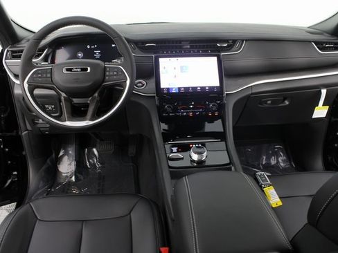New 2025 Jeep Grand Cherokee L Limited w/ Black Appearance Package image 10
