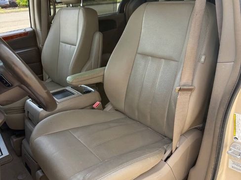 Used 2015 Chrysler Town & Country Touring-L w/ Driver Convenience Group FWD image 14