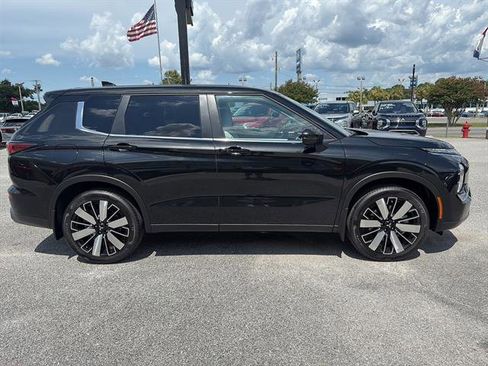 New 2025 Mitsubishi Outlander SE image 7