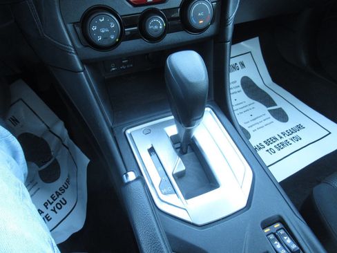 Used 2020 Subaru Impreza 2.0i Premium image 19