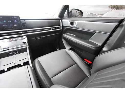 Used 2025 Hyundai Santa Fe SEL FWD image 12