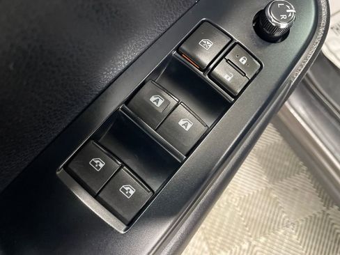 Used 2019 Toyota Highlander SE image 16