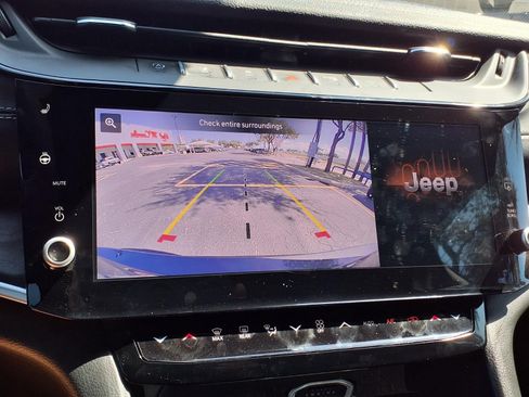 Used 2026 Jeep Grand Cherokee L 2WD image 16
