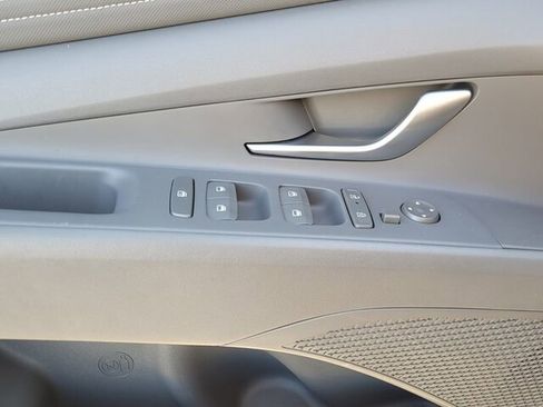 Used 2025 Hyundai Elantra SEL image 24