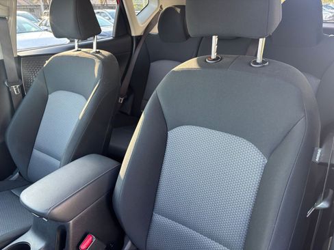 Used 2025 Kia Soul LX w/ LX Technology Package FWD image 35