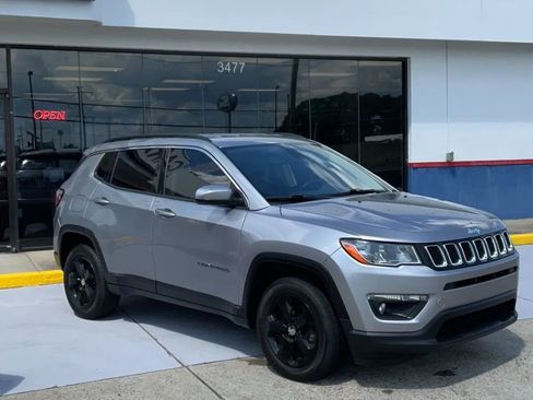 Used 2020 Jeep Compass Latitude image 2