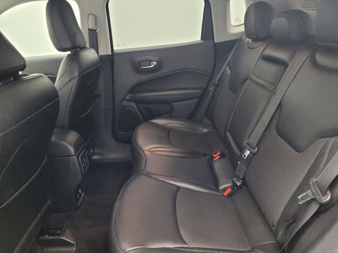 Used 2019 Jeep Compass Latitude FWD image 18