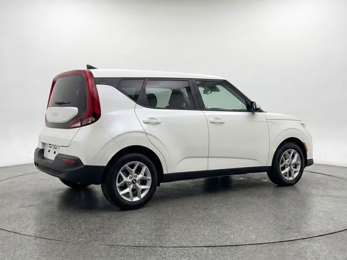 Used 2025 Kia Soul LX w/ LX Technology Package FWD image 9