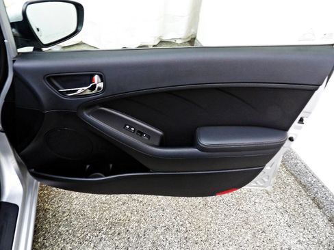 Used 2016 Kia Forte LX image 11